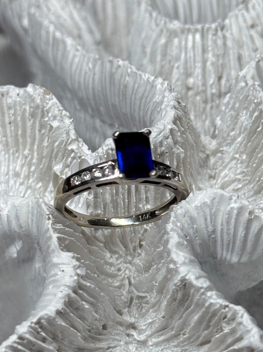 14K White Gold Sapphire & Diamonds Ring Size 5.5