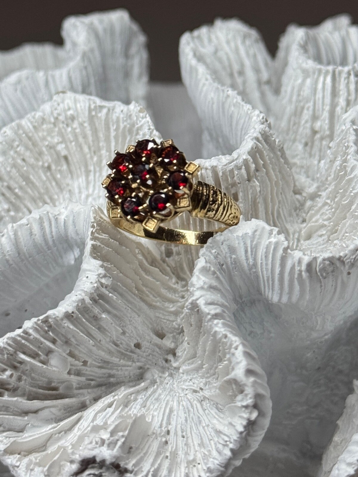 14K Yellow Gold Ring Garnet Flower Size 5