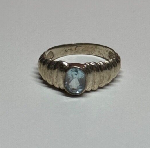 925 STERLING SILVER TOPAZ RING SIZE 6