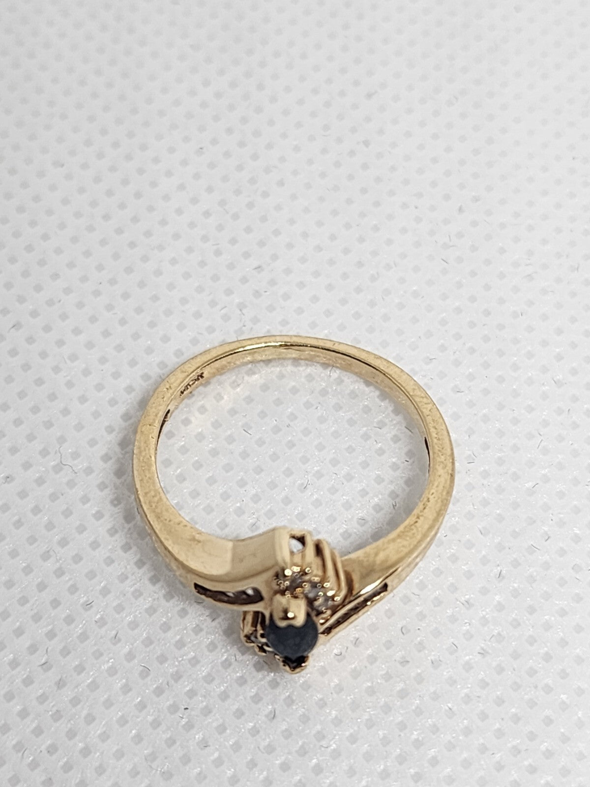 10K Yellow Gold Sapphire & Diamonds Ring Size 5.5