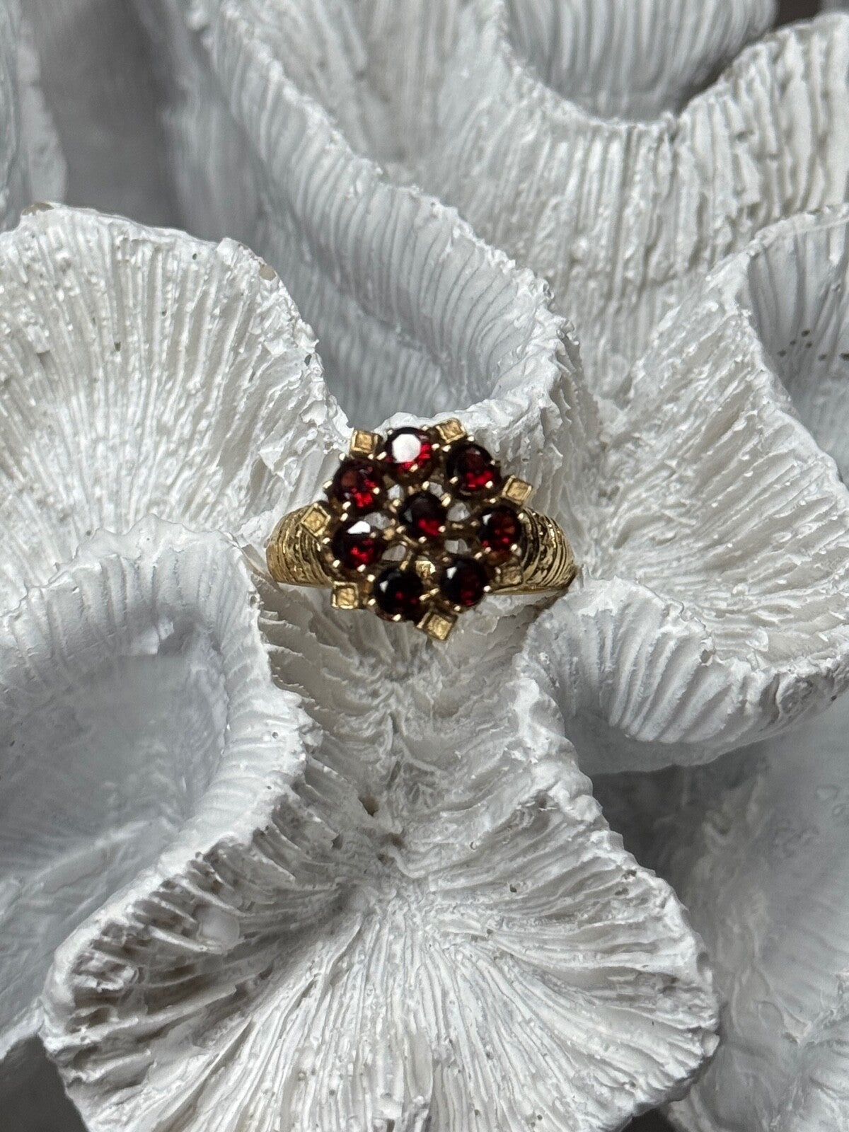 14K Yellow Gold Ring Garnet Flower Size 5