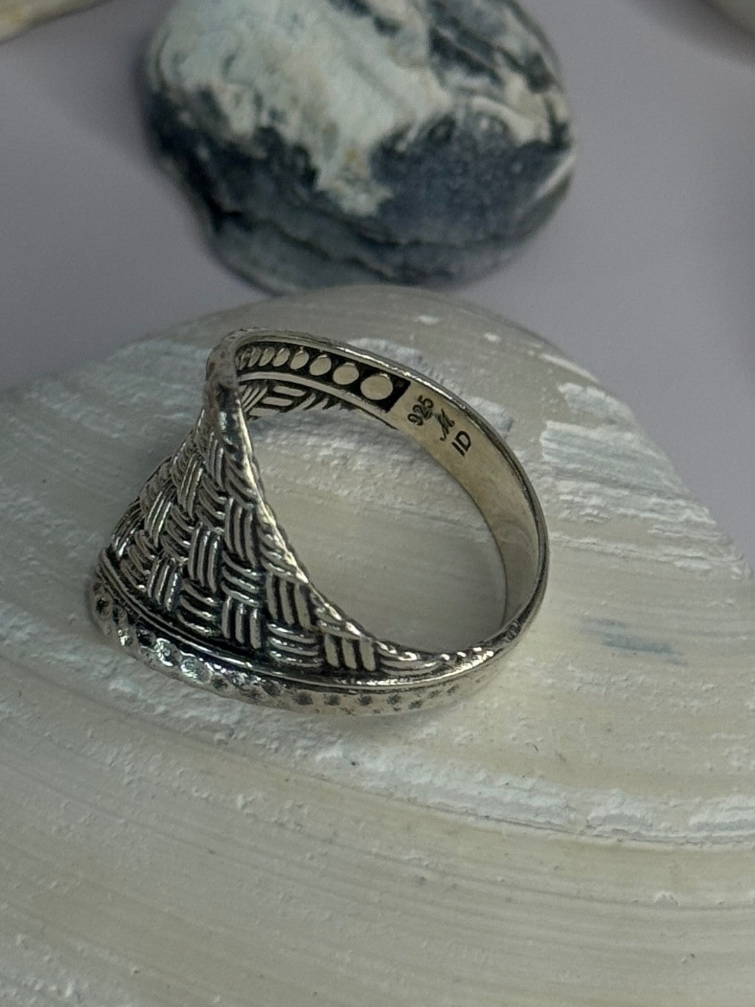 Classy Design 925 Sterling Silver Ring Size 8