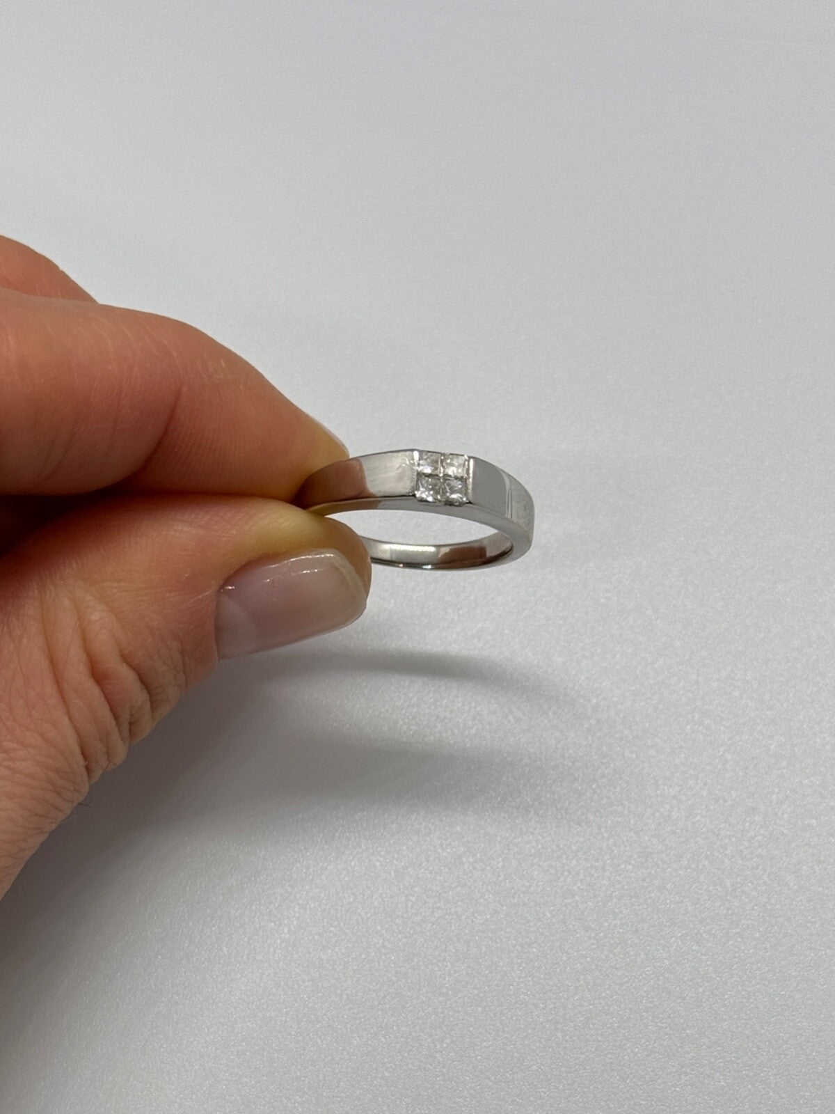 14K White Gold Diamonds Ring Size 7