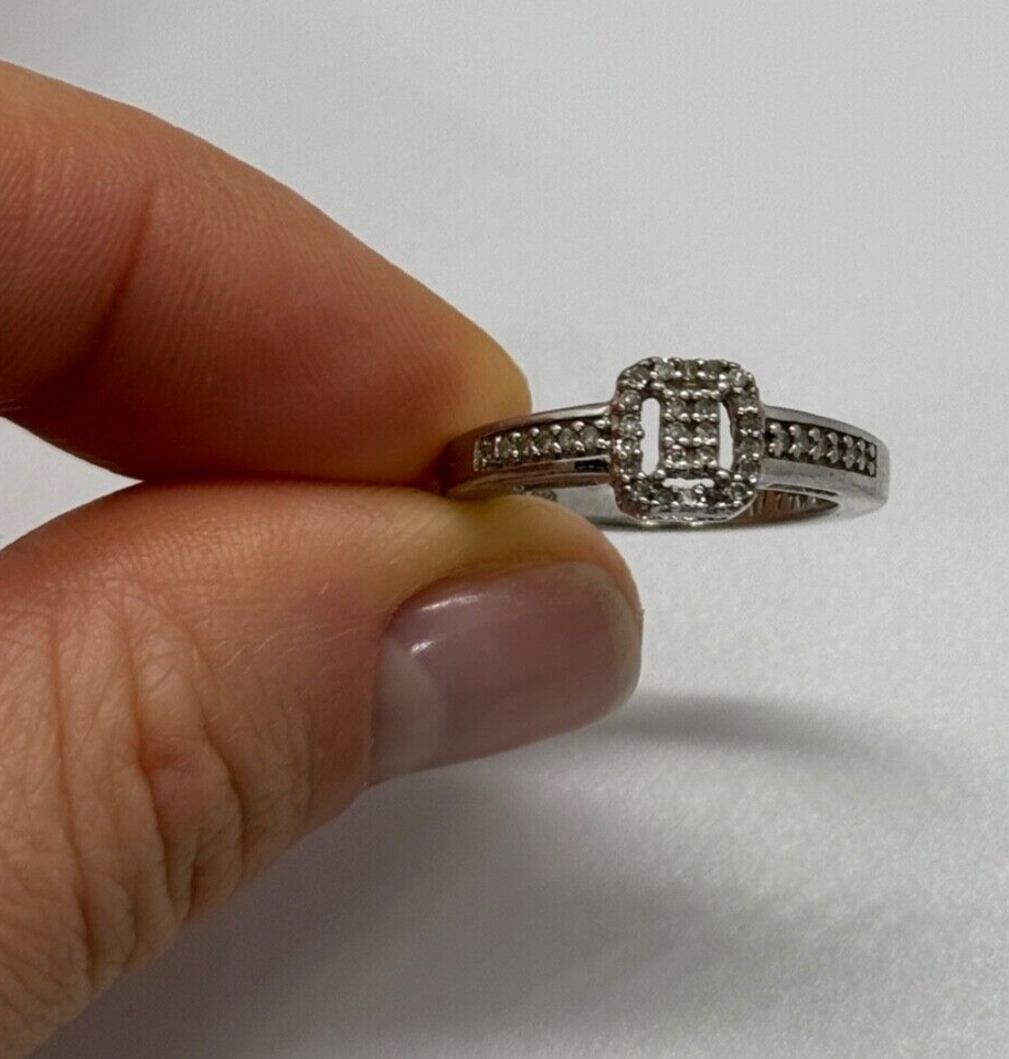 925 Sterling Silver White Sapphire Ring Size 6