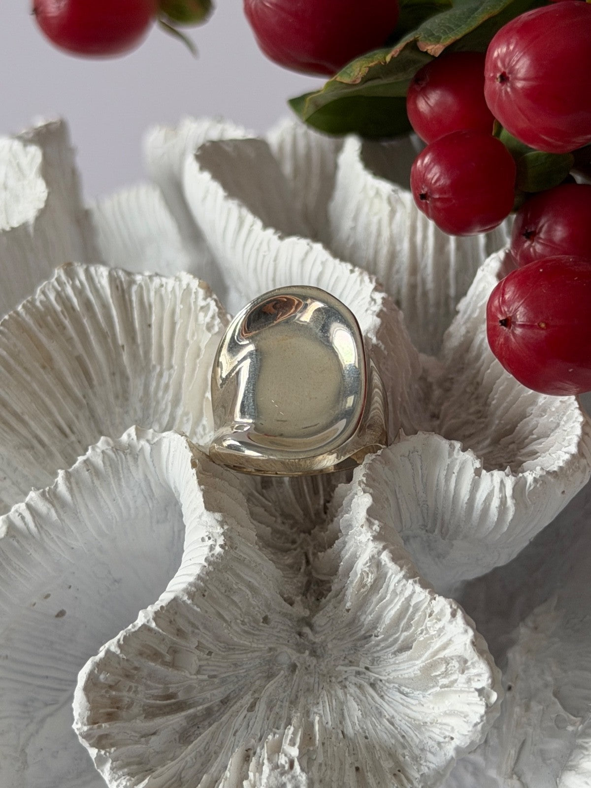 Elegant Design 925 Sterling Silver Ring Size 6