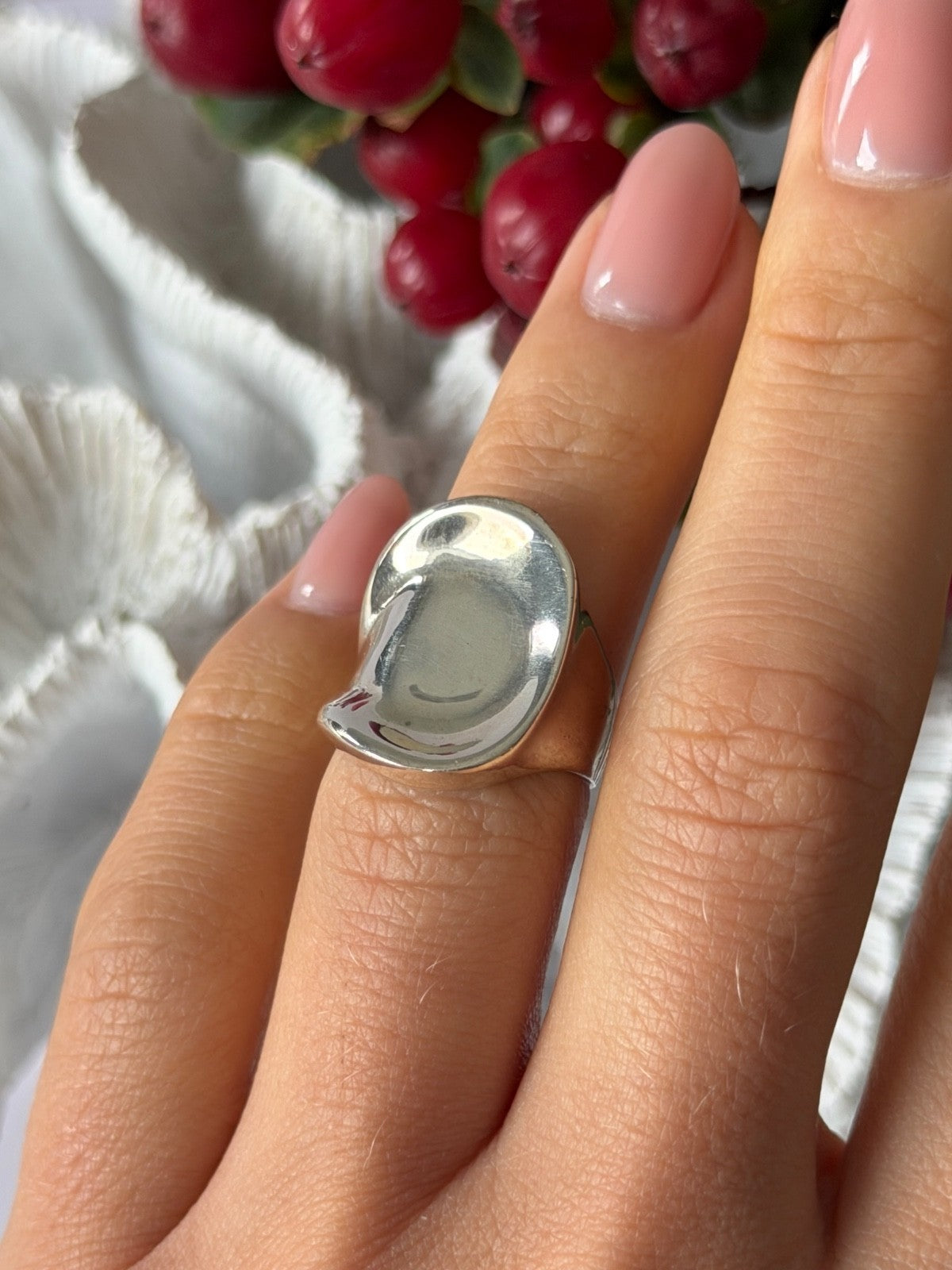 Elegant Design 925 Sterling Silver Ring Size 6