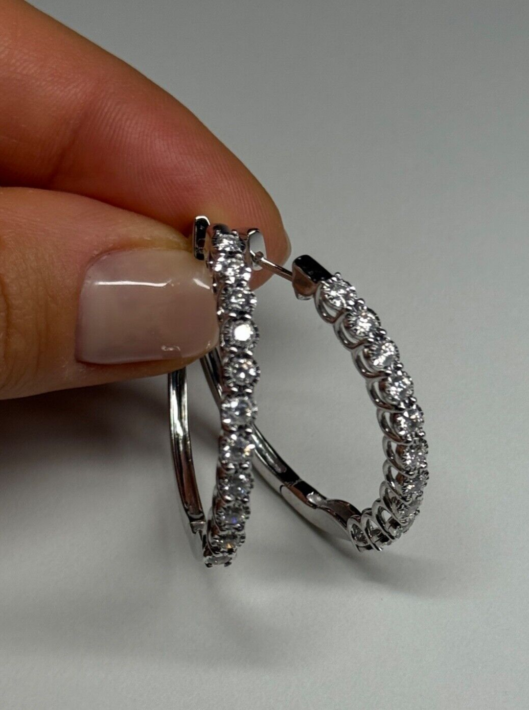 10K White Gold Diamonds 0.9 Carat Earrings Length 34 mm