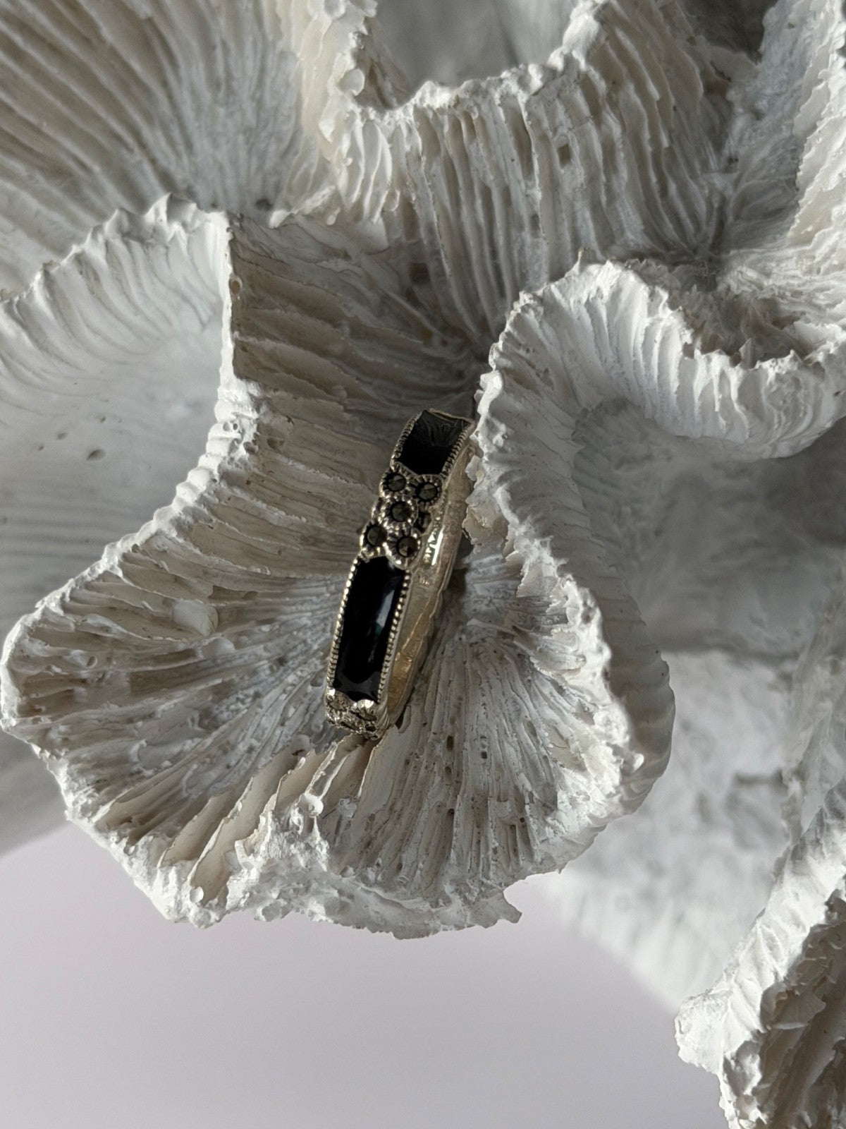 925 Sterling Silver Onyx & Marcasite Ring Size 6.5