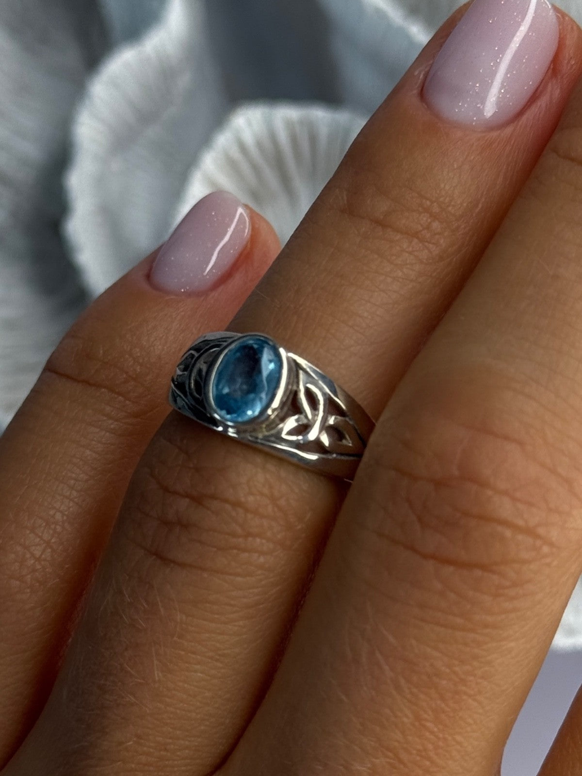 925 Sterling Silver Blue Topaz Ring Size 6