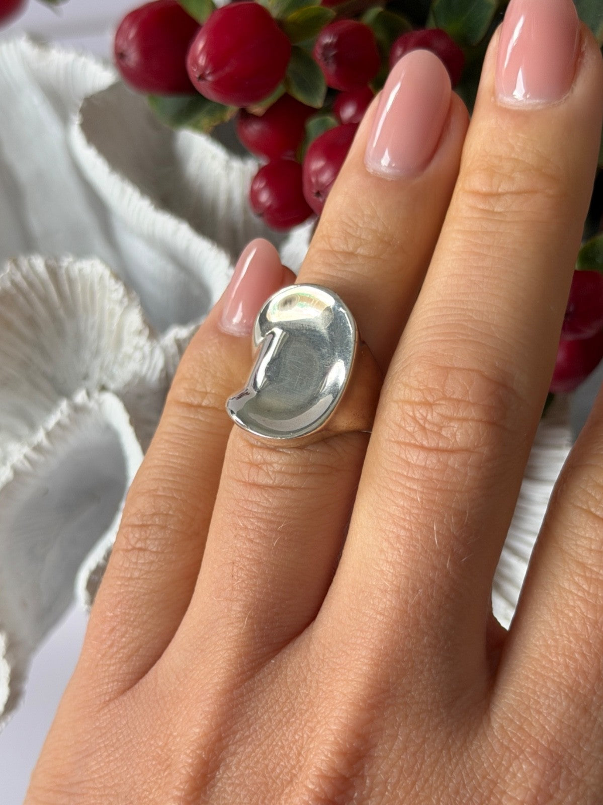 Elegant Design 925 Sterling Silver Ring Size 6