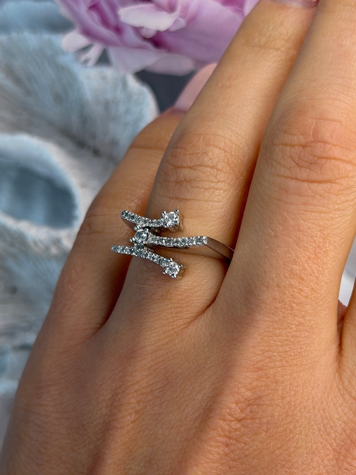 Classy 10K White Gold Diamond tcw 0.18 ct Ring Size 7