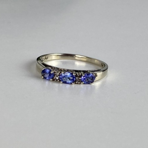 10K White Gold Iolite & Diamond Ring Size 7.5