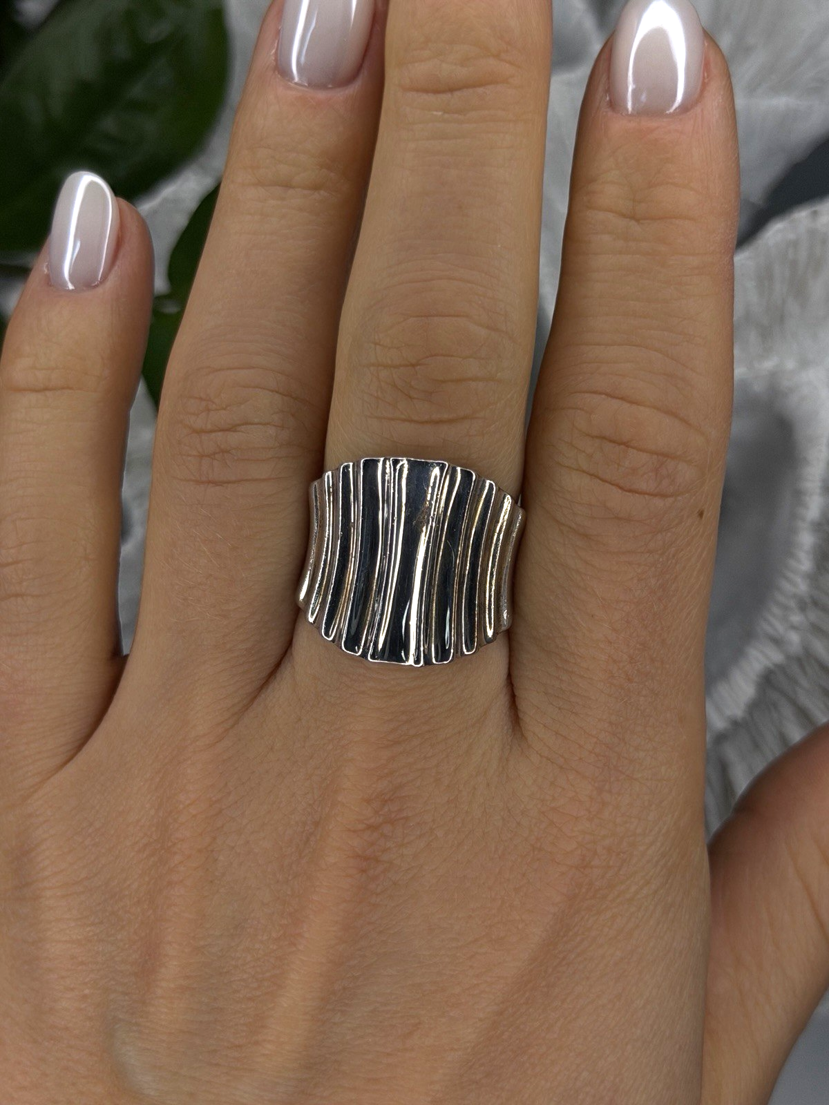 Beautiful Design 925 Sterling Silver Ring Size 8