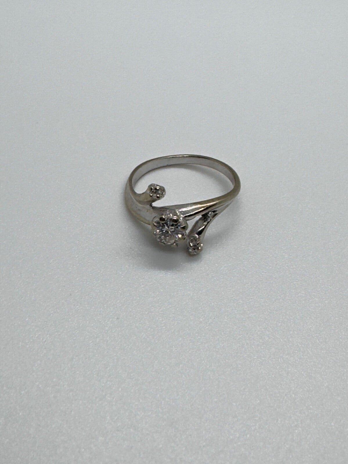 14K White Gold Diamonds Ring Size 5.5