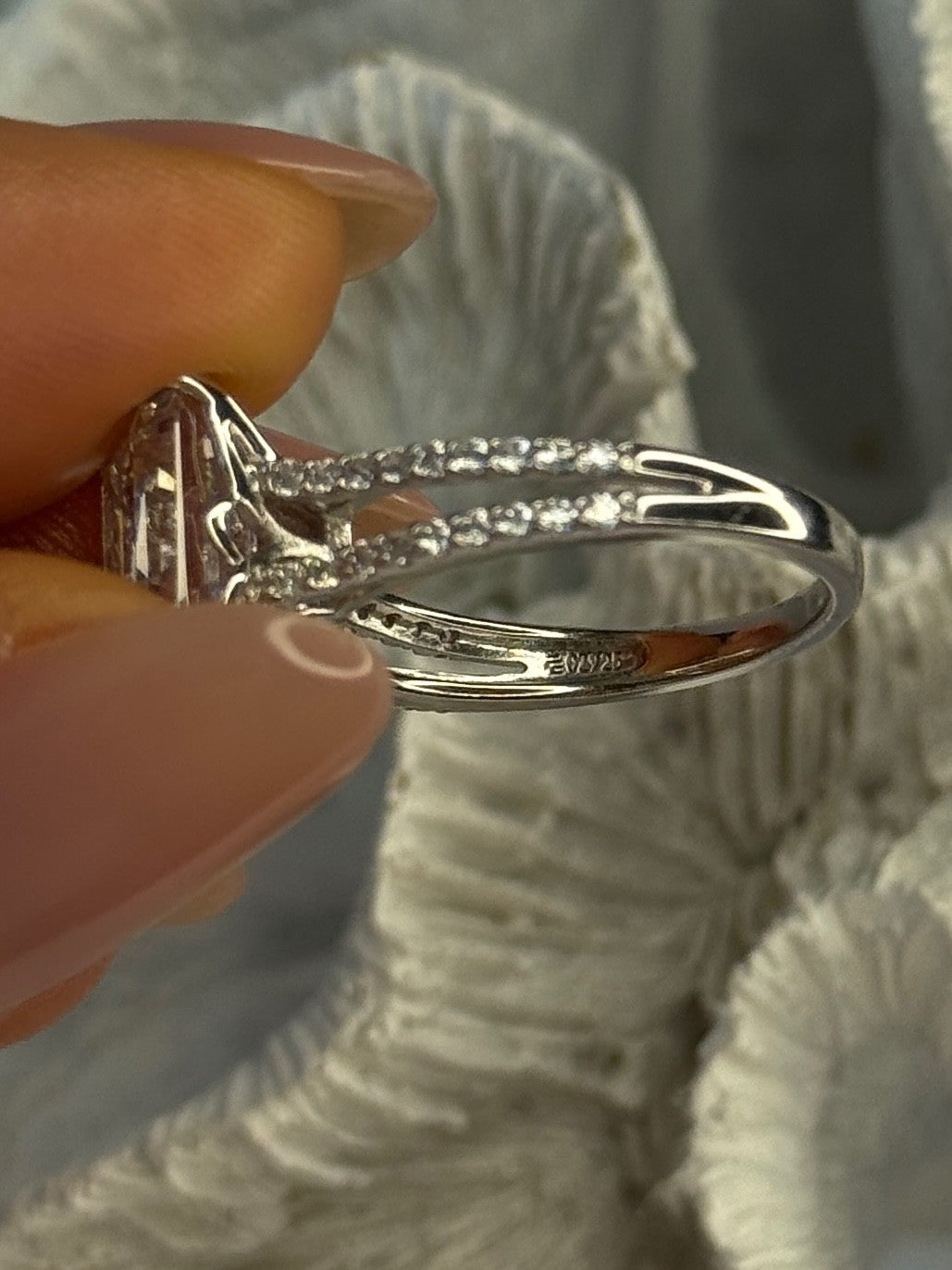 Beautiful 925 Sterling Silver Cz Ring Size 7