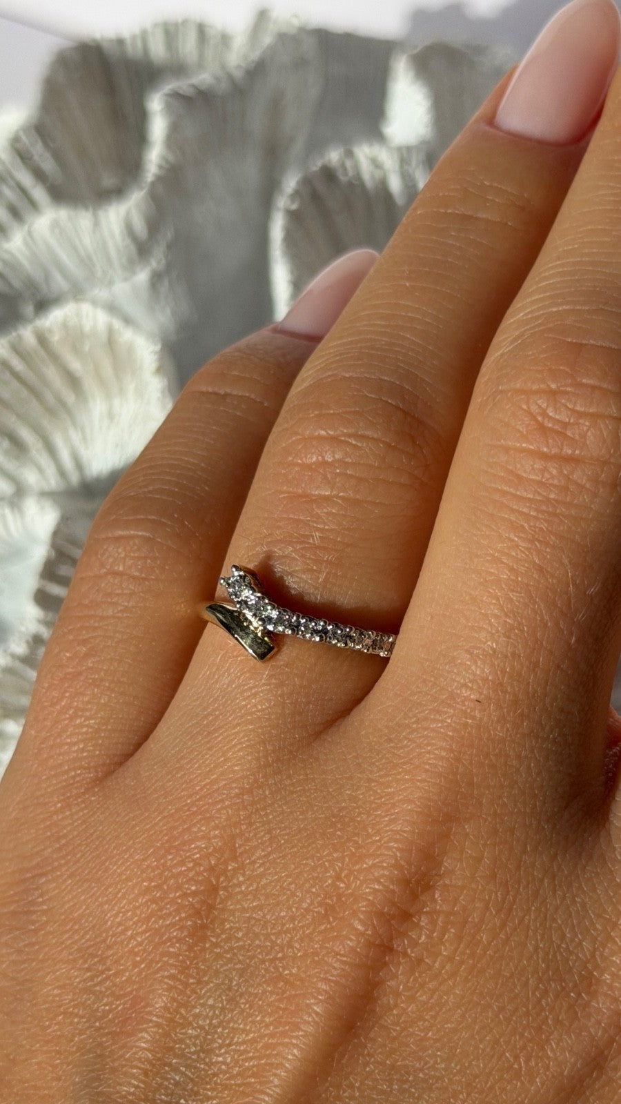 Elegant 10K Yellow Gold Diamond 0.11 ct Ring Size 7