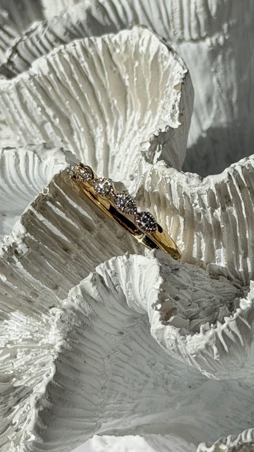 Classy 10K Yellow Gold Diamond 0.10 ct Ring Size 7