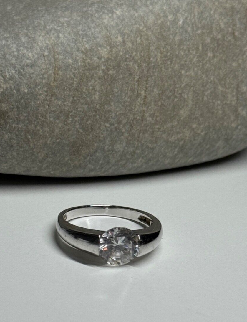925 Sterling Silver CZ Ring Size 7.5