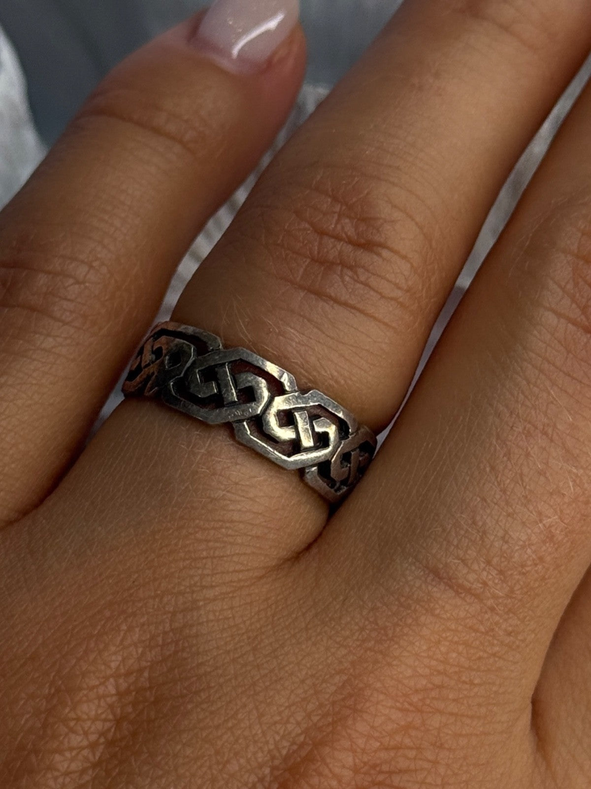 Elegant 925 Sterling Silver Ring Size 7