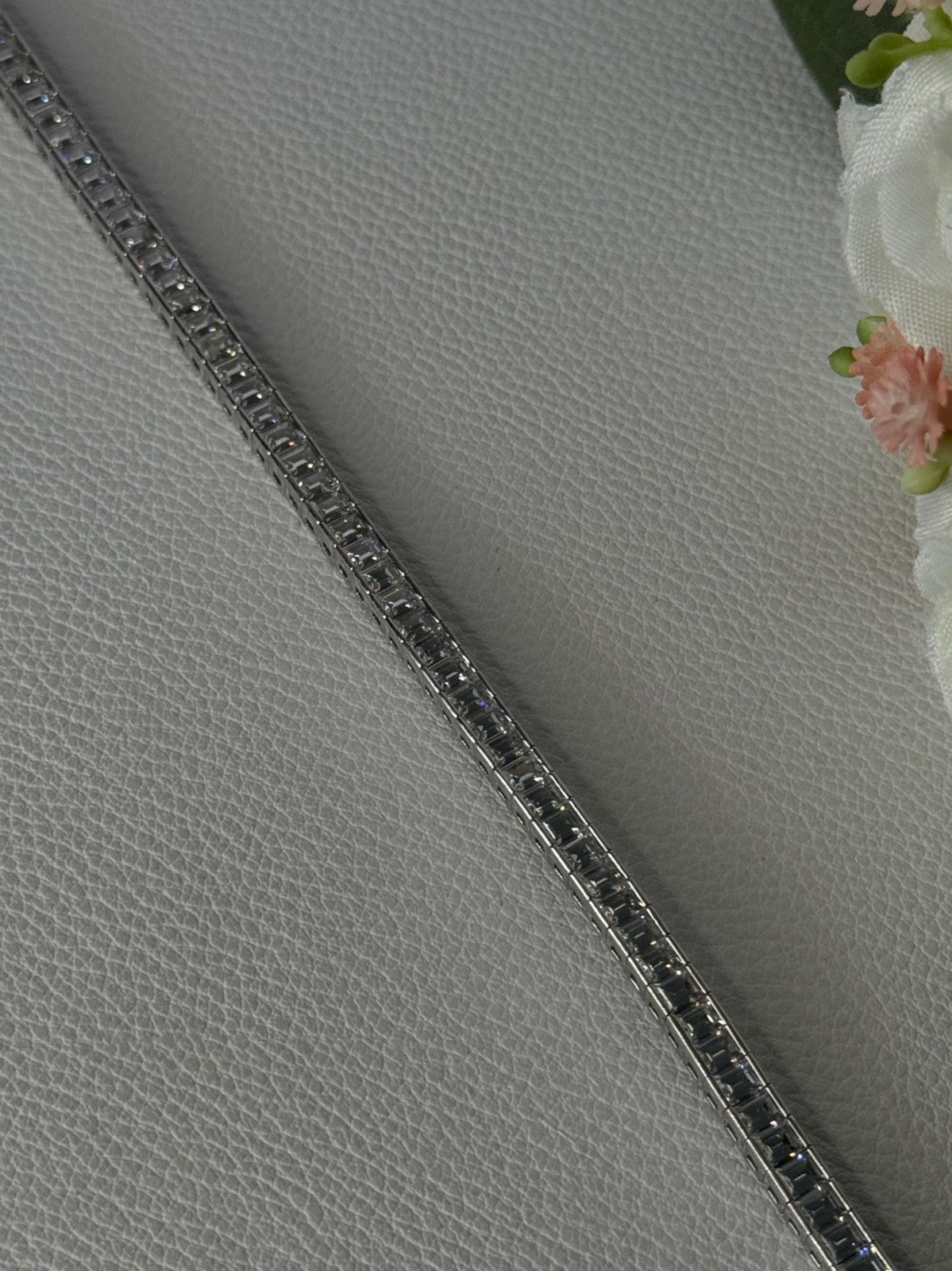 Elegant 925 Sterling Silver CZ Bracelet Length 8 Inch