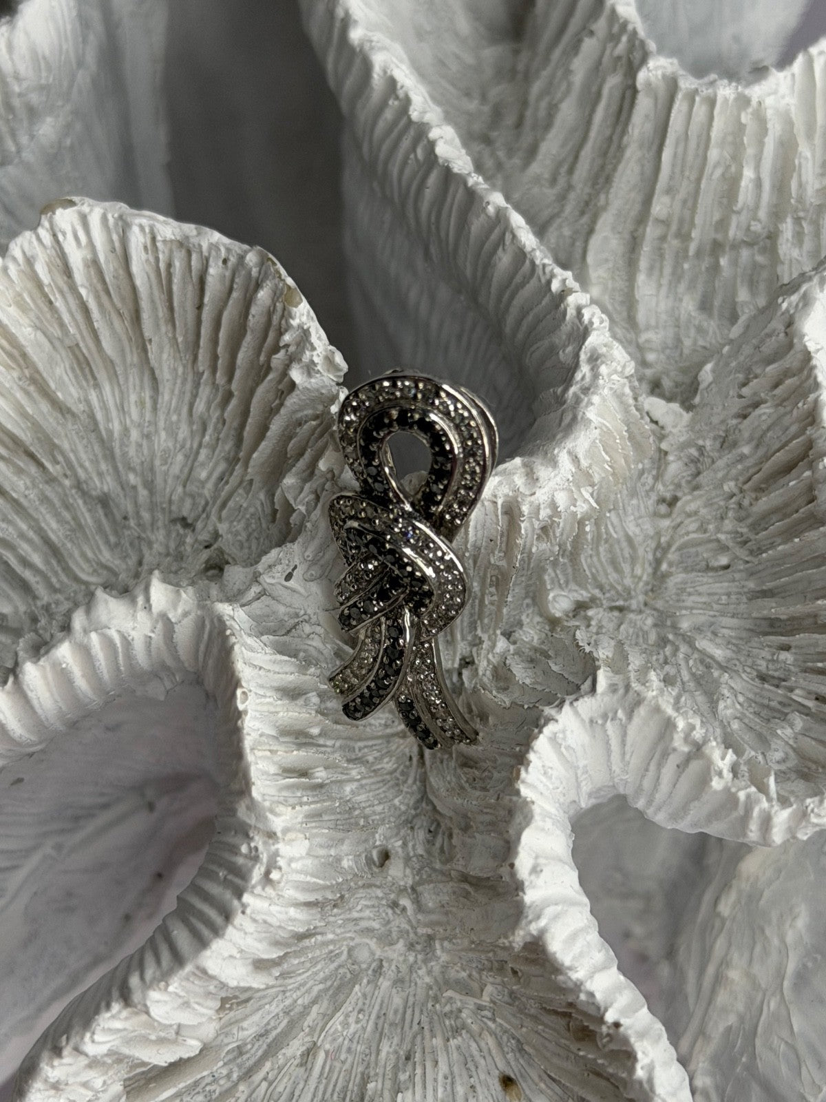 10K White Gold White & Black Diamonds Pendant