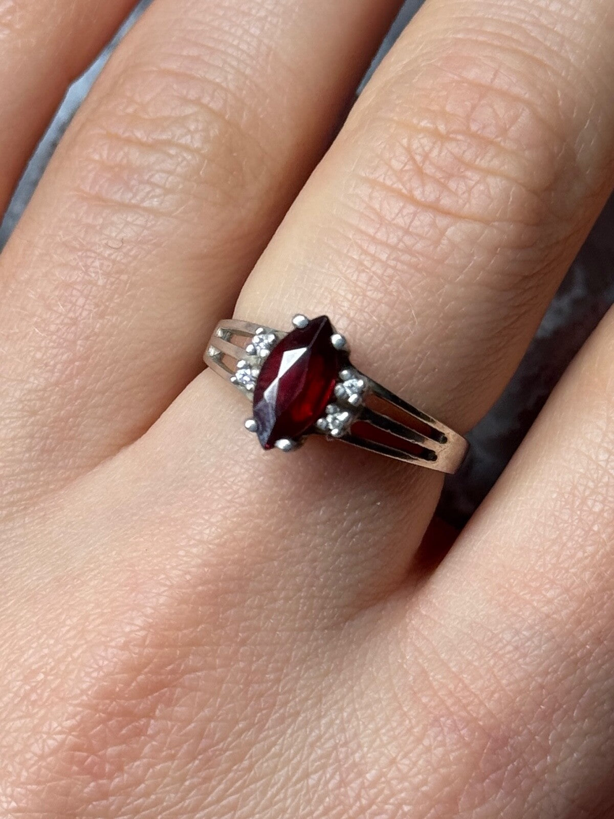 925 Sterling Silver Garnet Ring Size 7