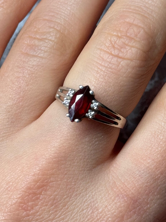 925 Sterling Silver Garnet Ring Size 7
