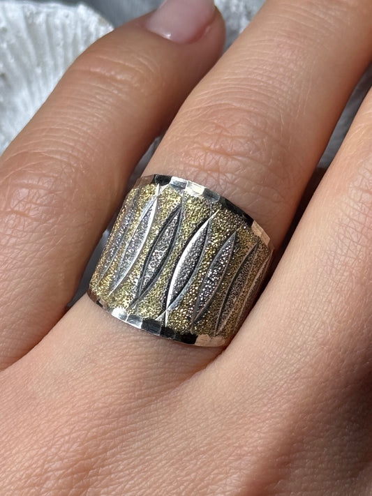Elegant 925 Sterling Silver & 10K Yellow Gold Ring Size 7