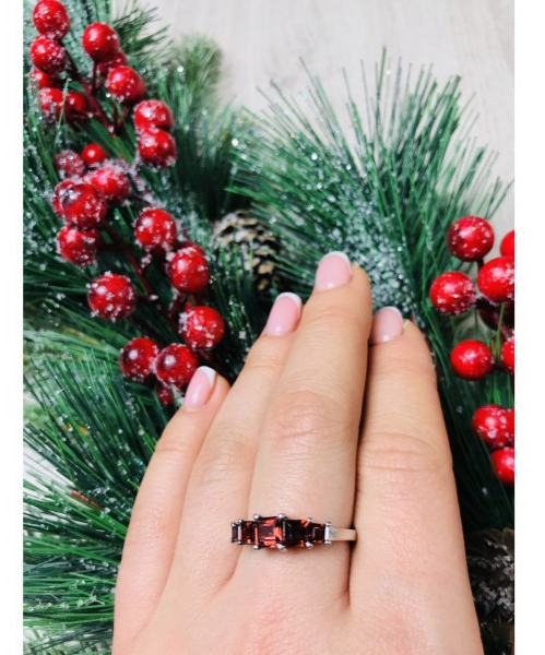 925 Sterling Silver Garnets Ring Size 9