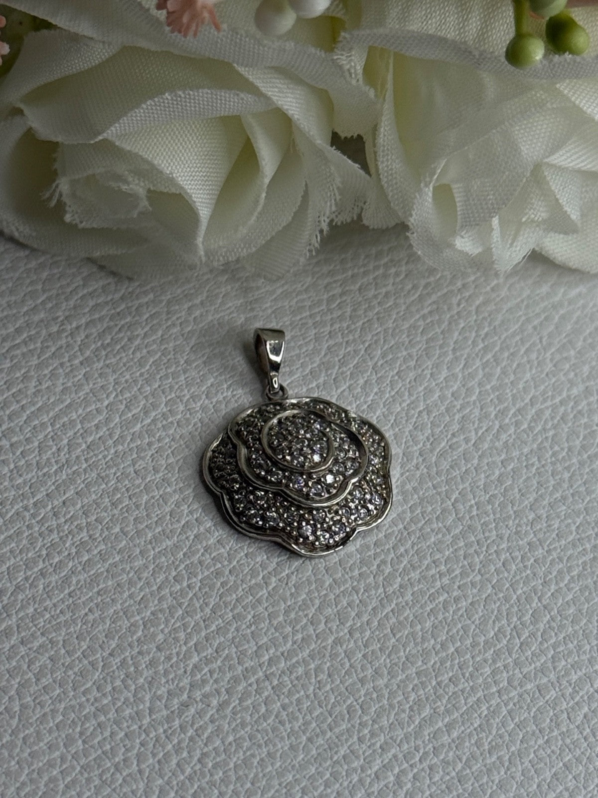 Lovely Flower 925 Sterling Silver Beryl Pendant Length 1 Inch