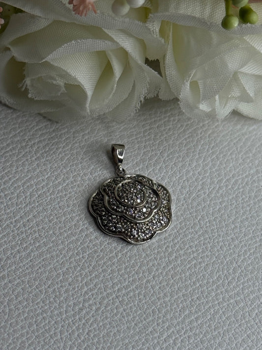 Lovely Flower 925 Sterling Silver Beryl Pendant Length 1 Inch