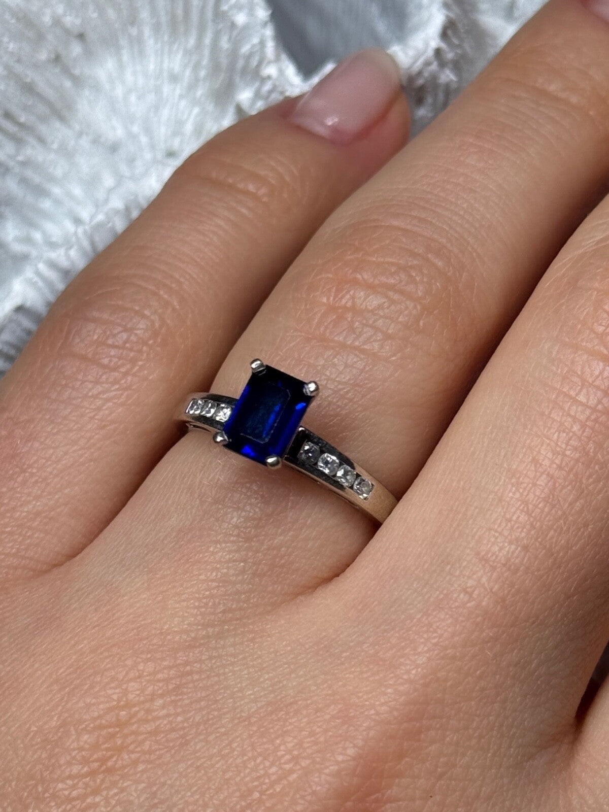 14K White Gold Sapphire & Diamonds Ring Size 5.5