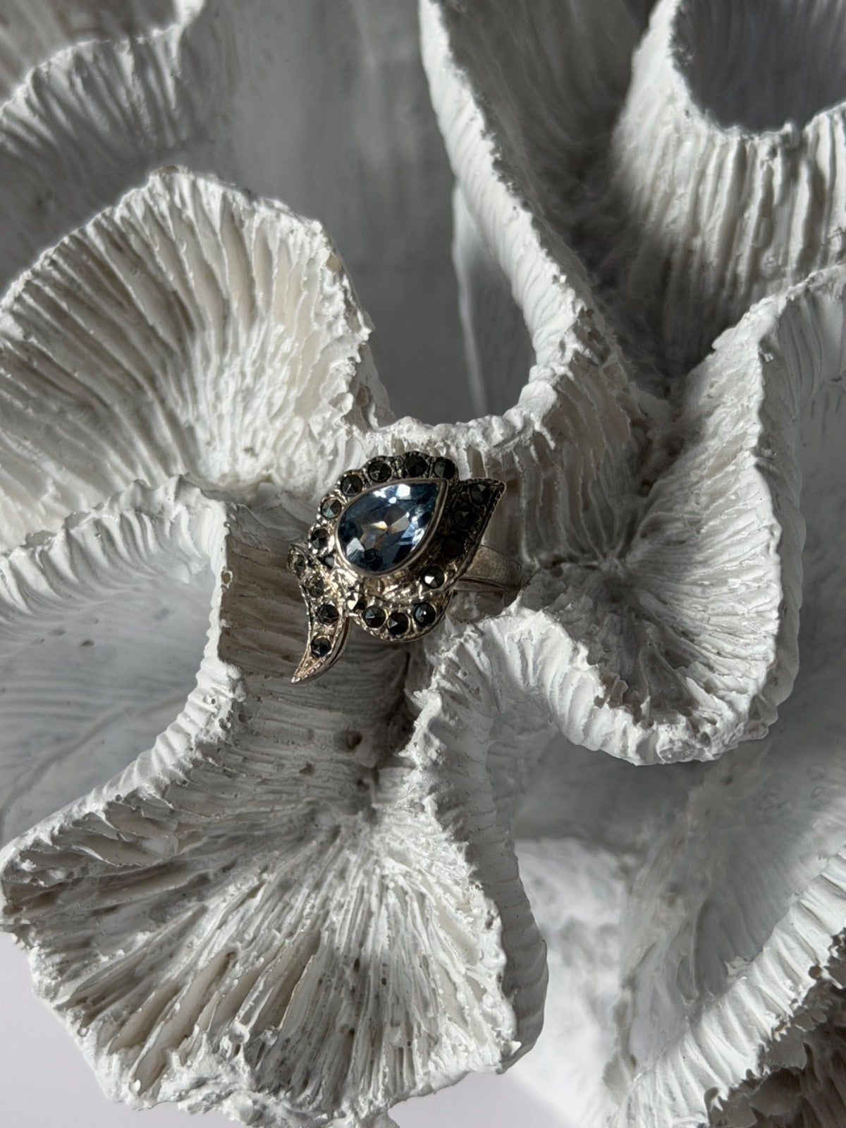 925 Sterling Silver Blue Topaz & Marcasite Ring Size 4
