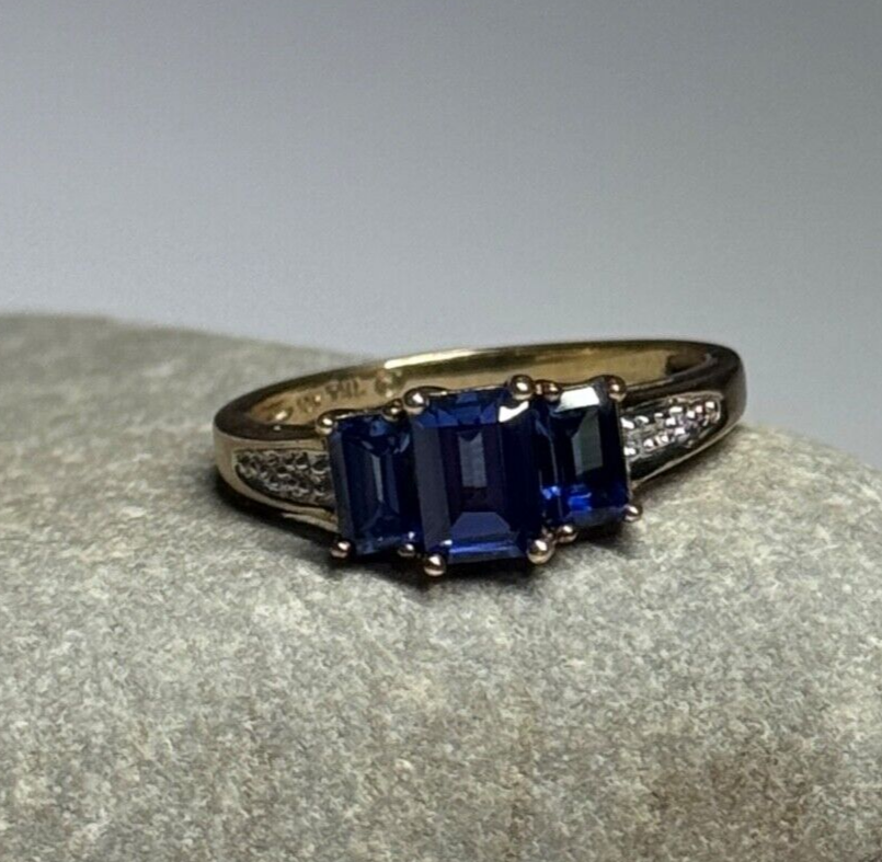 10K Yellow Gold Sapphire & Diamonds Ring Size 6