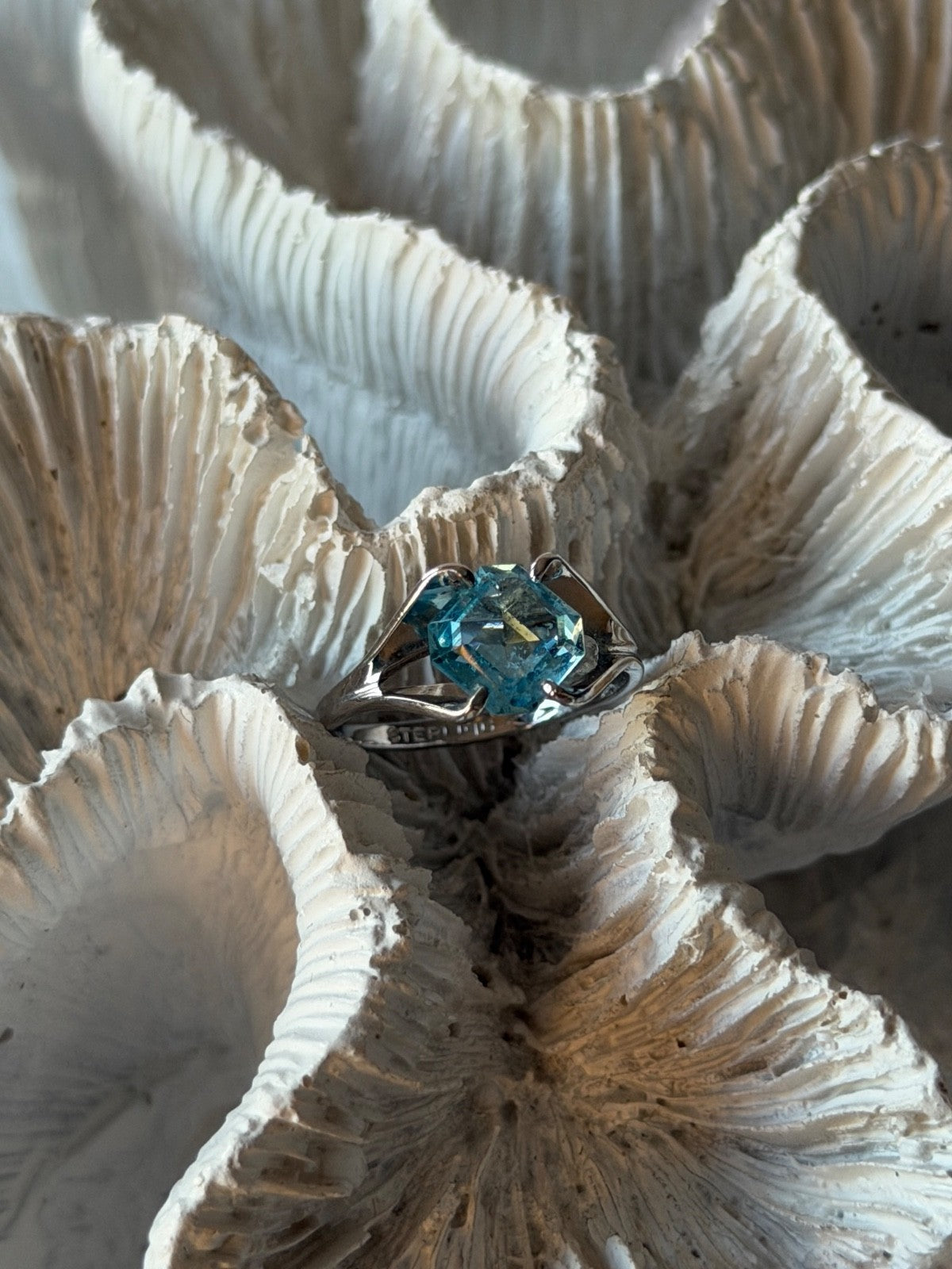 925 Sterling Silver Blue Topaz Ring Size 5