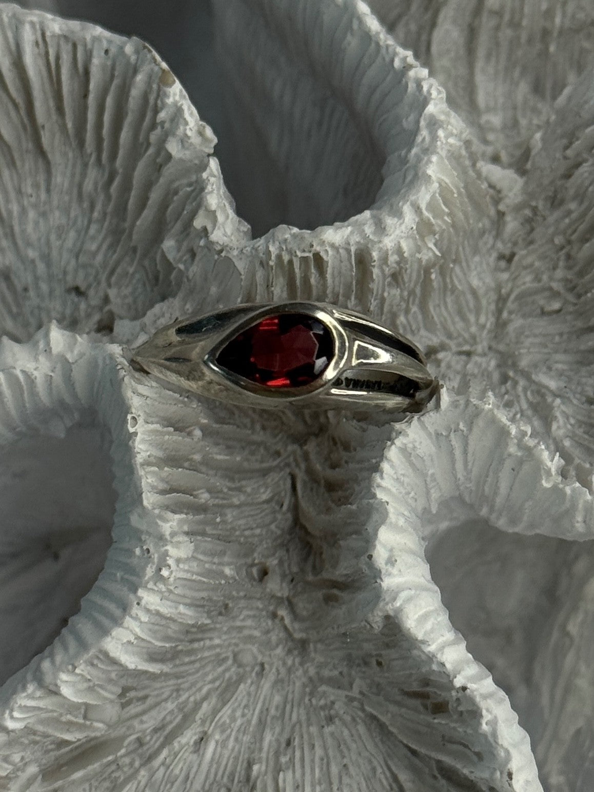 Kabana 925 Sterling Silver Garnet Ring Size 7