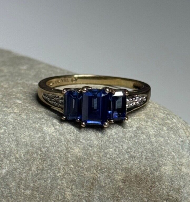 10K Yellow Gold Sapphire & Diamonds Ring Size 6