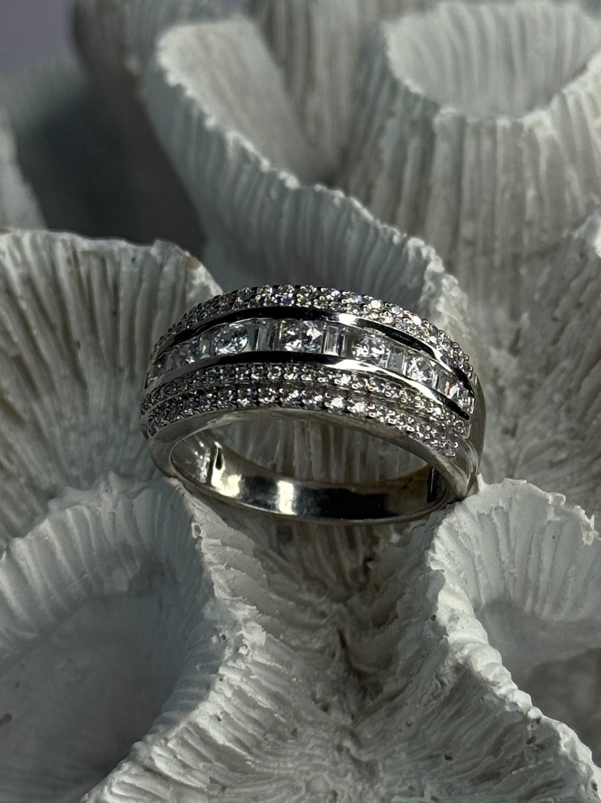 Beautiful Design 925 Sterling Silver Cz Ring Size 11