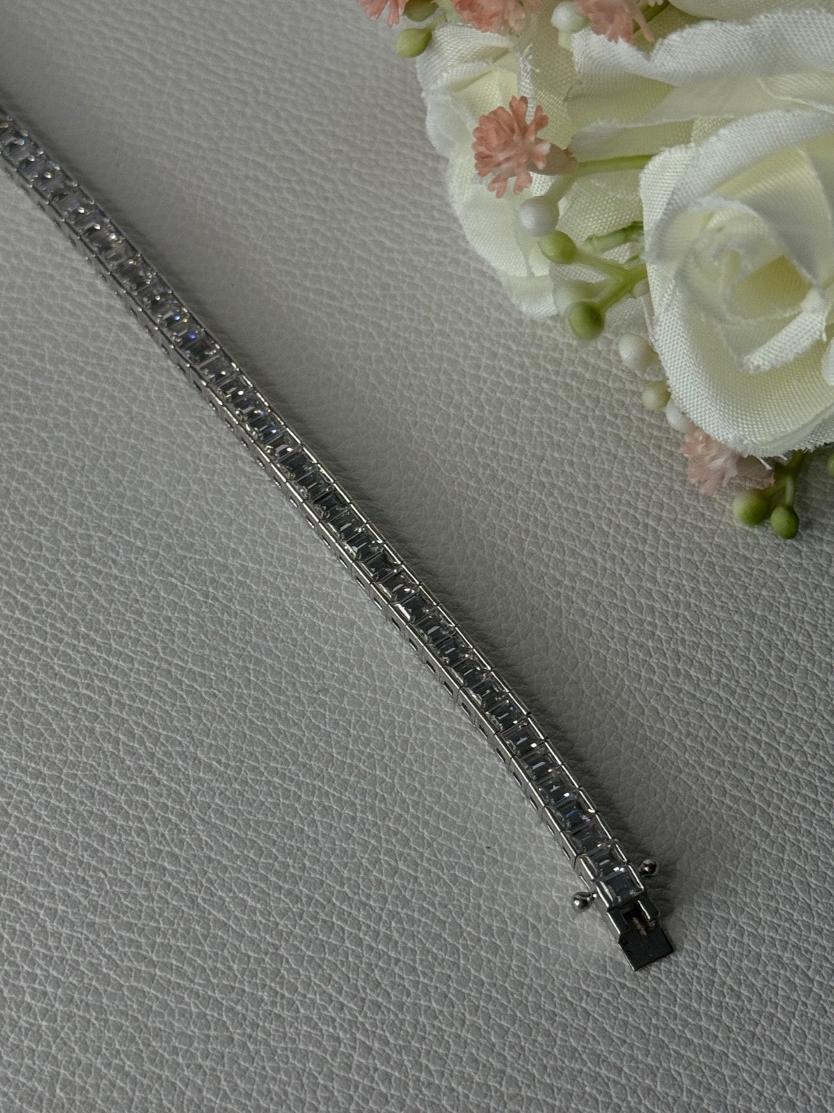 Elegant 925 Sterling Silver CZ Bracelet Length 8 Inch