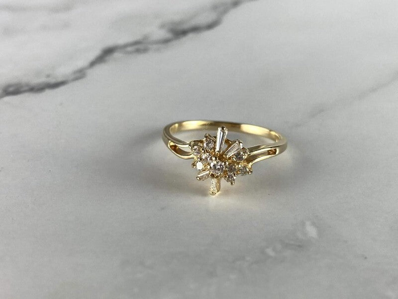14K Yellow Gold Sapphire & Diamonds Ring Size 7.25