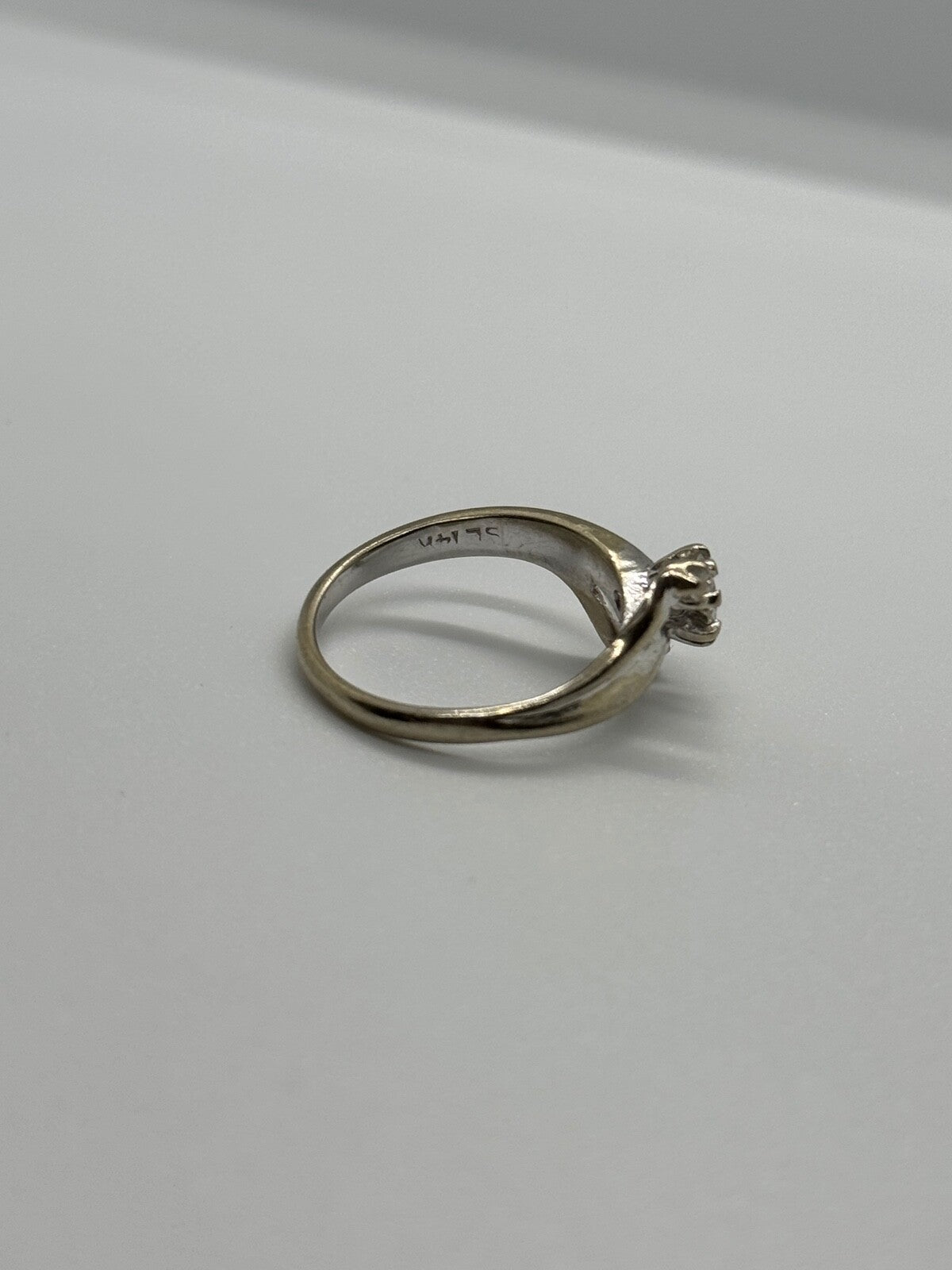 14K White Gold Diamonds Ring Size 5.5