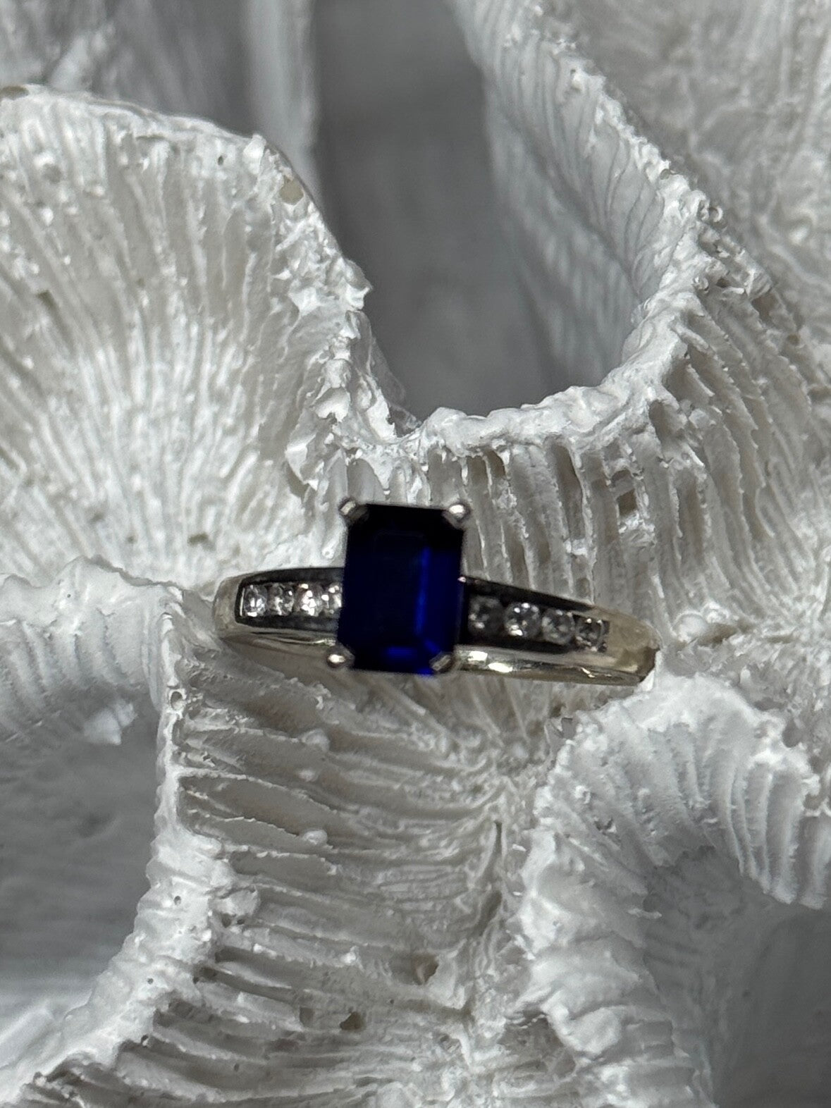 14K White Gold Sapphire & Diamonds Ring Size 5.5