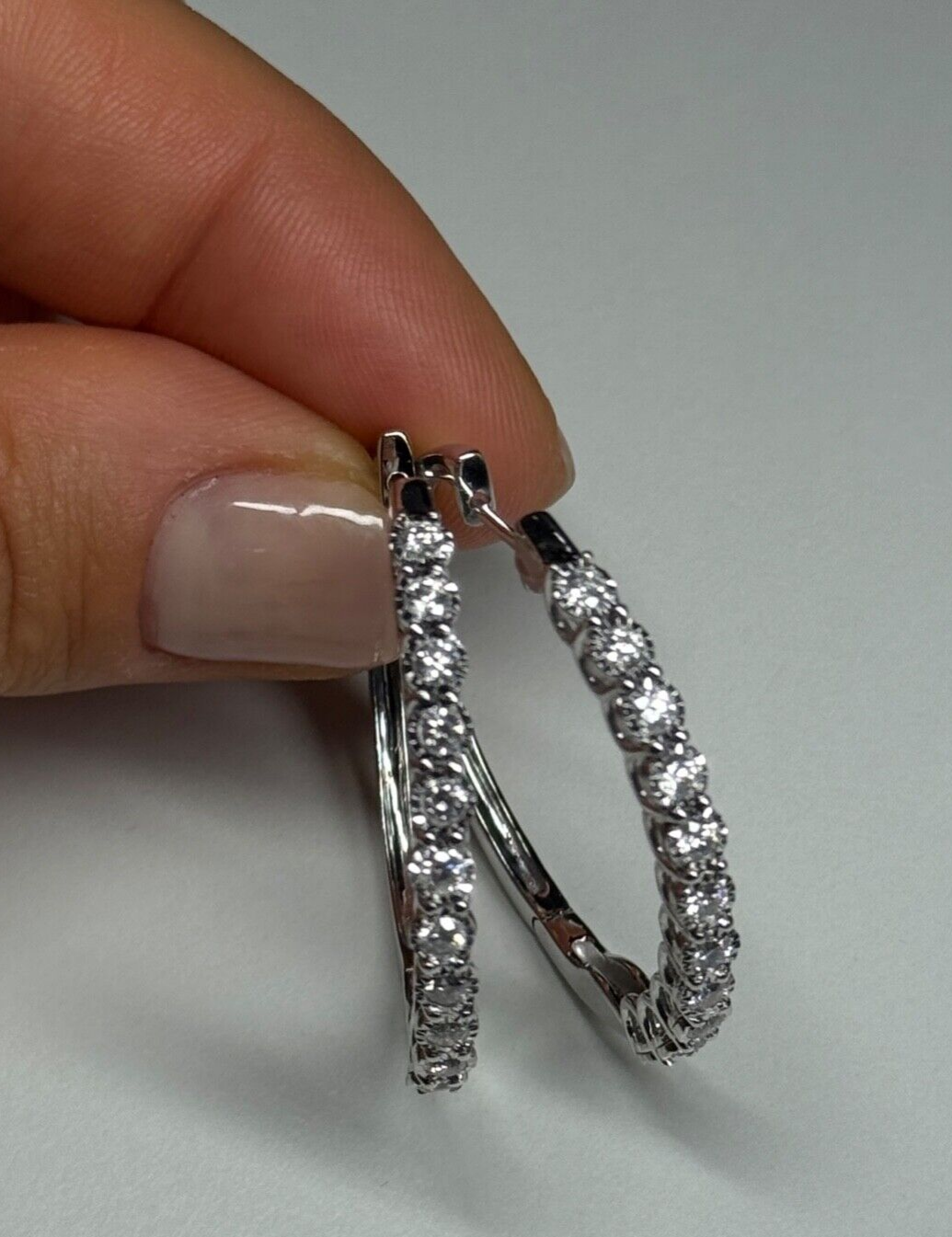 10K White Gold Diamonds 0.9 Carat Earrings Length 34 mm