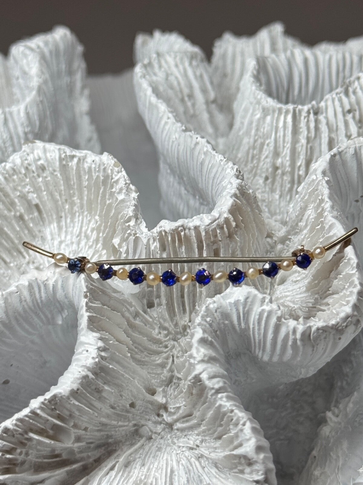 10K Yellow Gold Sapphire & Pearls Brooch Length 2 Inch