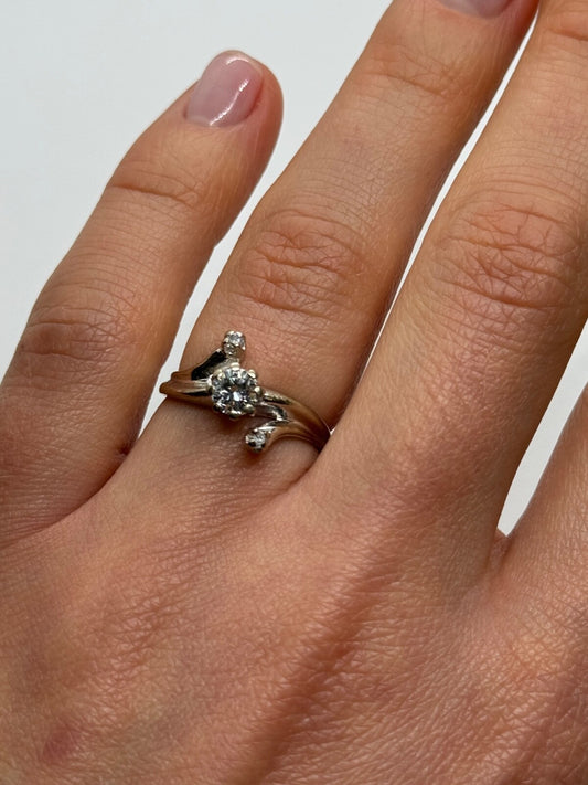 14K White Gold Diamonds Ring Size 5.5