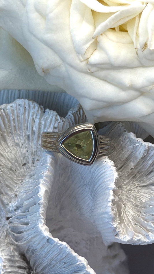 Art Deco 925 Sterling Silver Yellow Green Tourmaline Trillion Ring Size 9