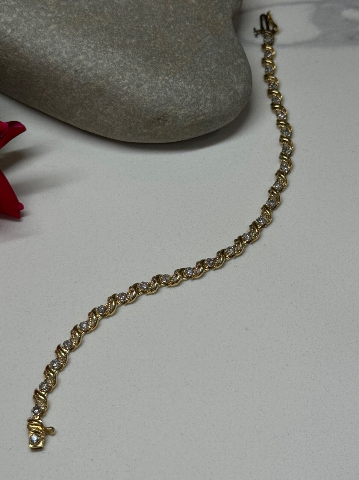 14K Yellow Gold Elegant Bracelet Diamonds Length 7 Inch