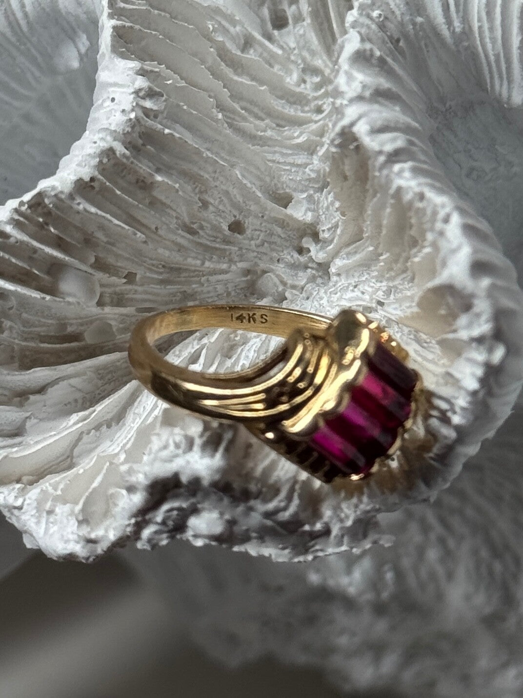 14K Yellow Gold Ring Ruby Size 2.5