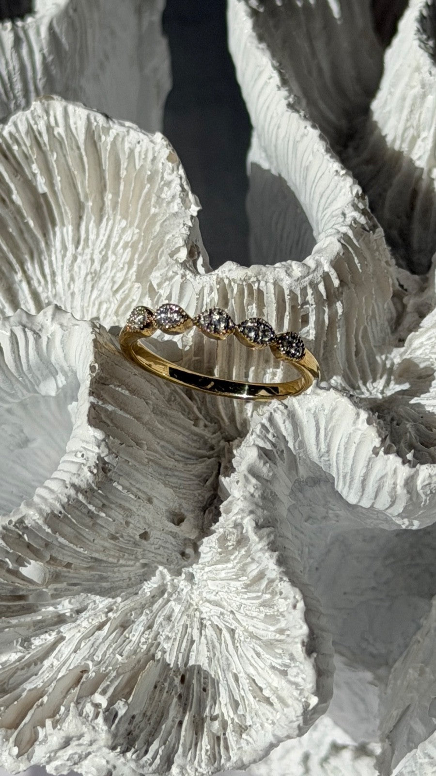 Classy 10K Yellow Gold Diamond 0.10 ct Ring Size 7