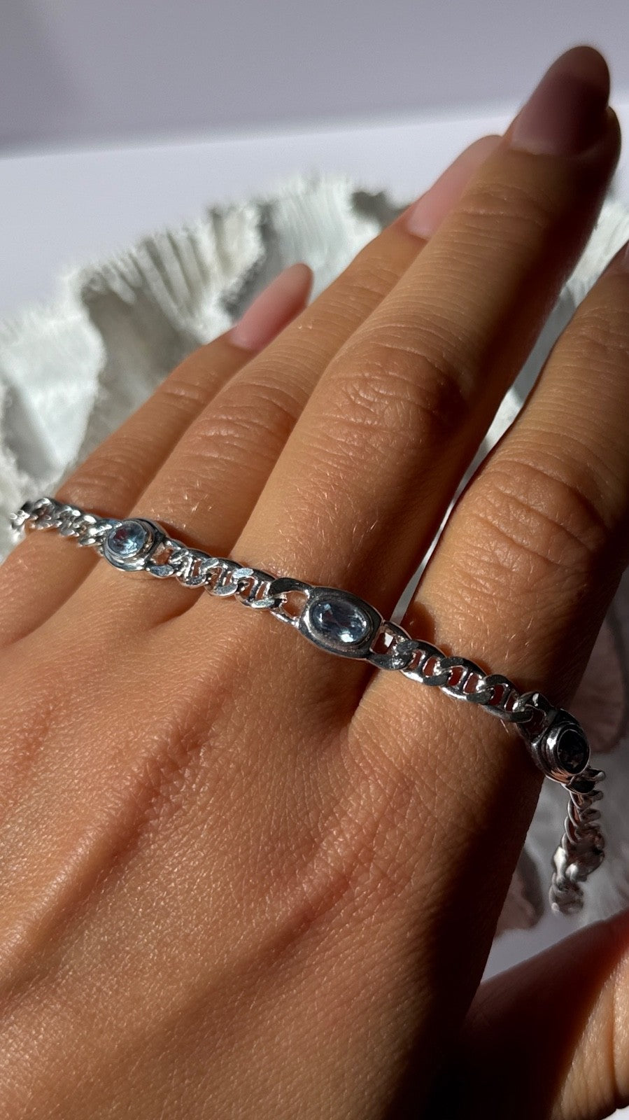 Beautiful 925 Sterling Silver Blue Topaz Bracelet Length 7.5
